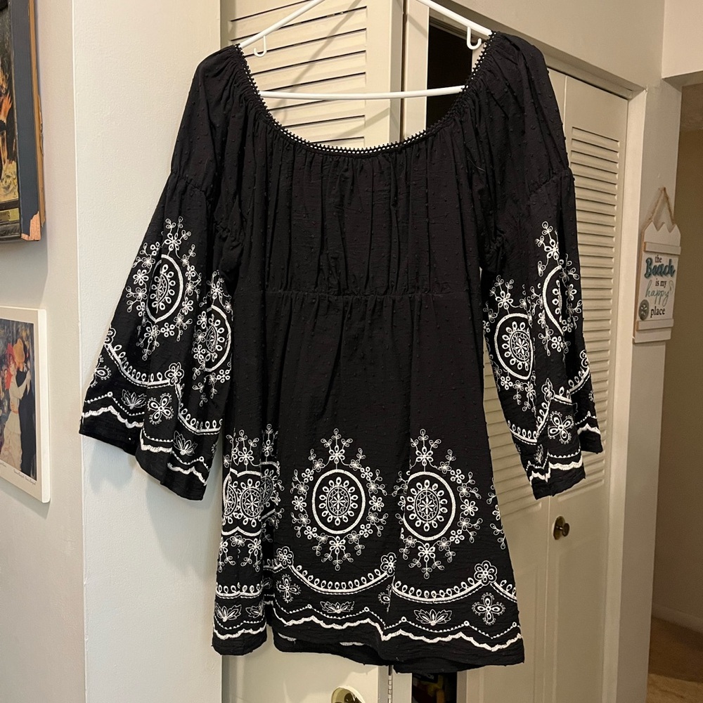 Chenault Los Angeles Embroidered Tunic with Bell Sleeves, NWT, Size M/L